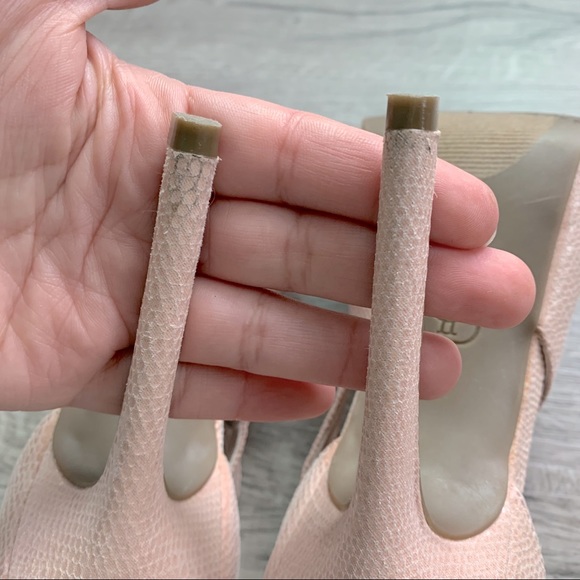 Jennifer Lopez Blush Heels - Picture 7 of 10